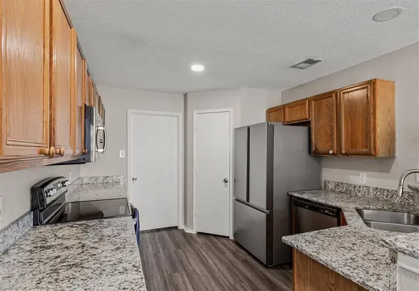 1012 High Crest Drive, Azle, TX 76020