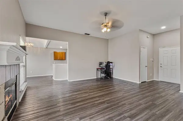 1012 High Crest Drive, Azle, TX 76020