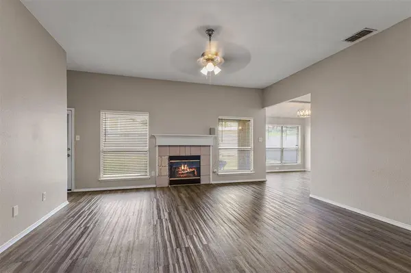1012 High Crest Drive, Azle, TX 76020