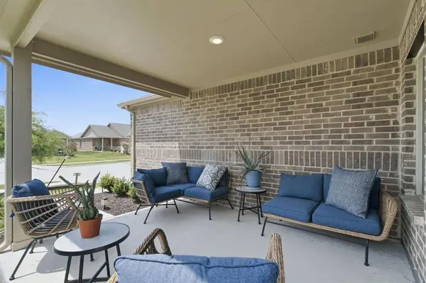 1028 Naranjos Drive, Fort Worth, TX 76052