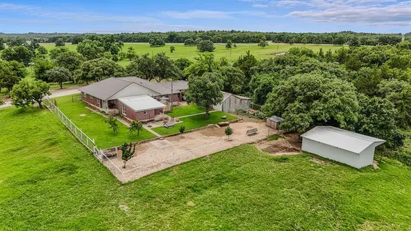 339 Colwell Road, Forestburg, TX 76239