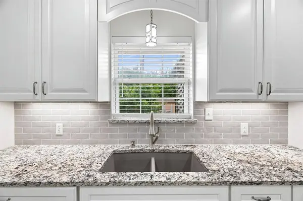 300 Parkwood Place, Lewisville, TX 75067