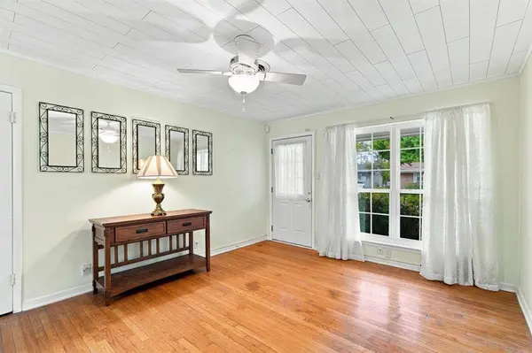 300 Parkwood Place, Lewisville, TX 75067