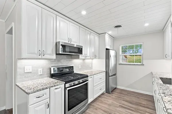 300 Parkwood Place, Lewisville, TX 75067