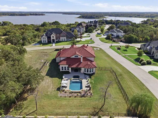 2501 Oak Bluff Drive, Corinth, TX 76210