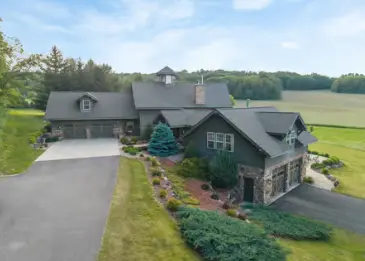 E9512 Freedom Rd, North Freedom, WI 53951-9508