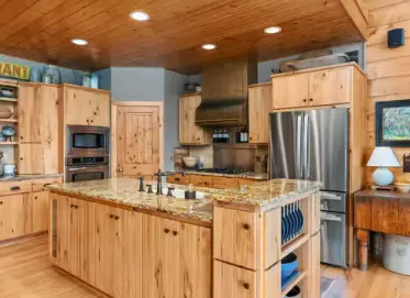 E9512 Freedom Rd, North Freedom, WI 53951-9508