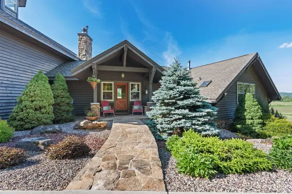 E9512 Freedom Road, North Freedom, WI 53951