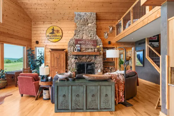 E9512 Freedom Road, North Freedom, WI 53951