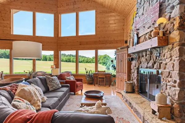 E9512 Freedom Road, North Freedom, WI 53951