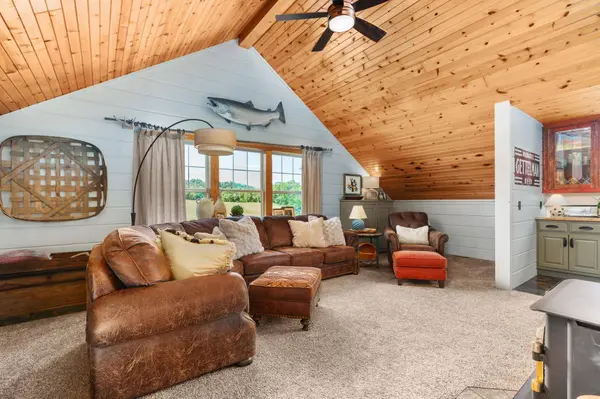 E9512 Freedom Road, North Freedom, WI 53951