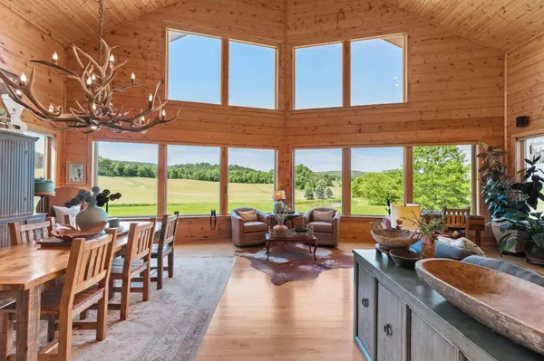 E9512 Freedom Road, North Freedom, WI 53951