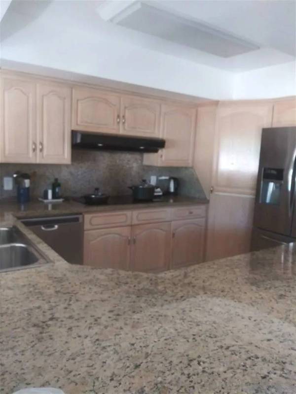 8888 N La Jolla Scenic Drive N, La Jolla, CA 92037