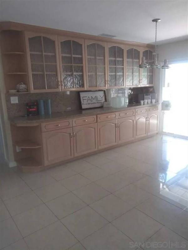 8888 N La Jolla Scenic Drive N, La Jolla, CA 92037
