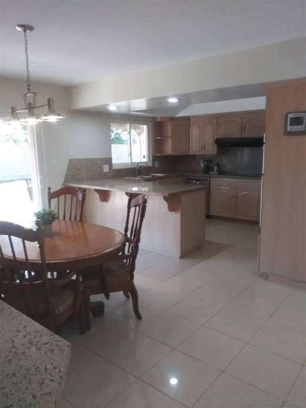 8888 N La Jolla Scenic Drive N, La Jolla, CA 92037