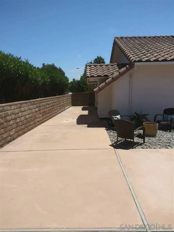 8888 N La Jolla Scenic Drive N, La Jolla, CA 92037