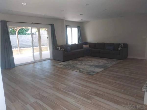 8888 N La Jolla Scenic Drive N