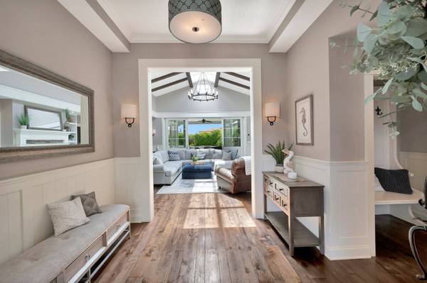 3651 Liggett Dr, San Diego, CA 92106-2167