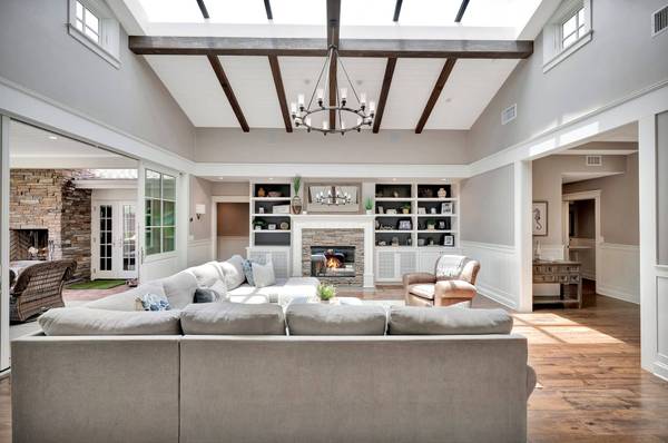 3651 Liggett Dr, San Diego, CA 92106-2167