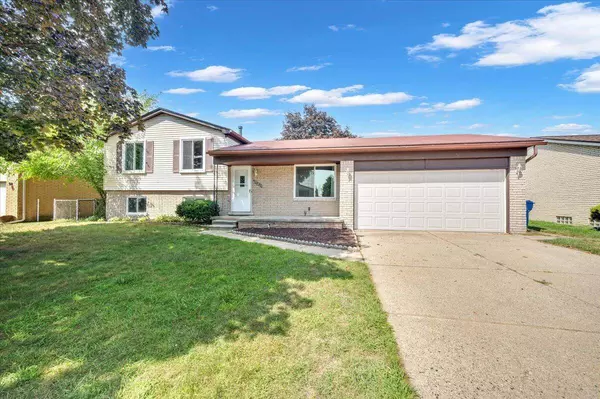 29205 E Nottingham Circle, Warren, MI 48092