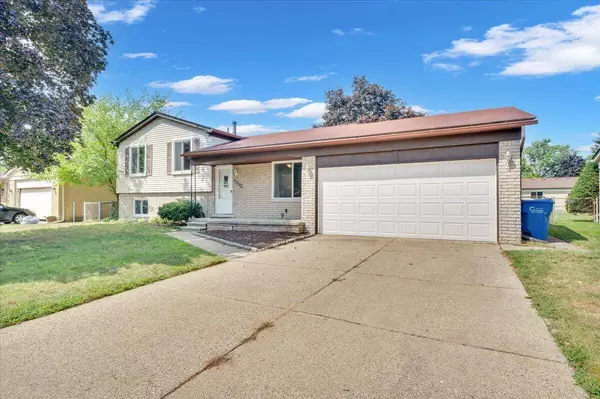 29205 E Nottingham Circle, Warren, MI 48092