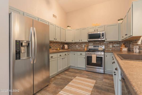 9536 N Scarlet Tanager Lane, Tucson, AZ 85742