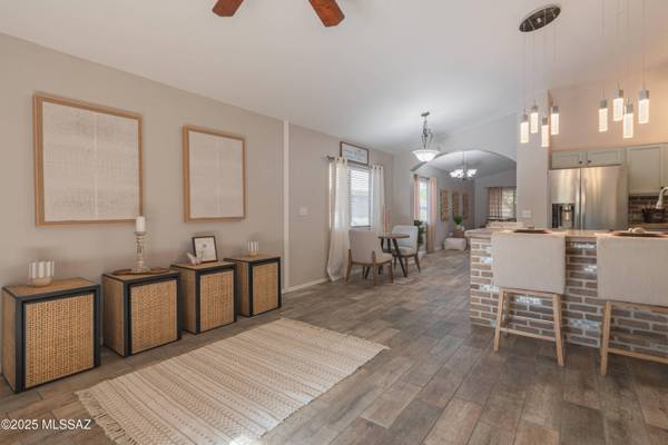 9536 N Scarlet Tanager Lane, Tucson, AZ 85742