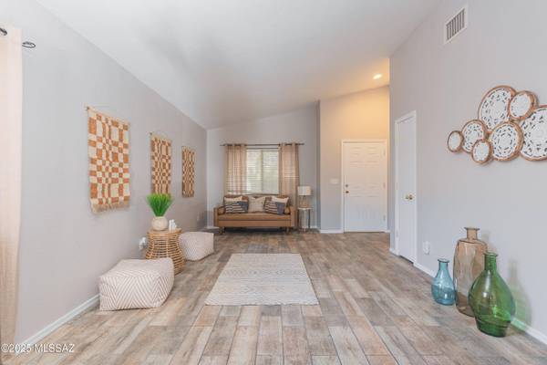 9536 N Scarlet Tanager Lane, Tucson, AZ 85742