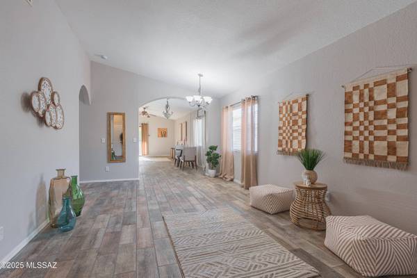 9536 N Scarlet Tanager Lane, Tucson, AZ 85742