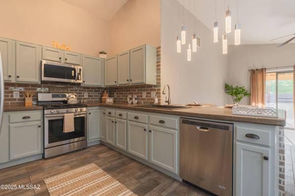 9536 N Scarlet Tanager Lane, Tucson, AZ 85742