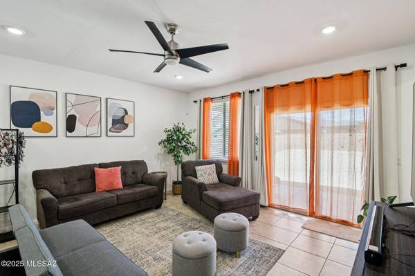 7803 S Sugarbend Drive, Tucson, AZ 85757