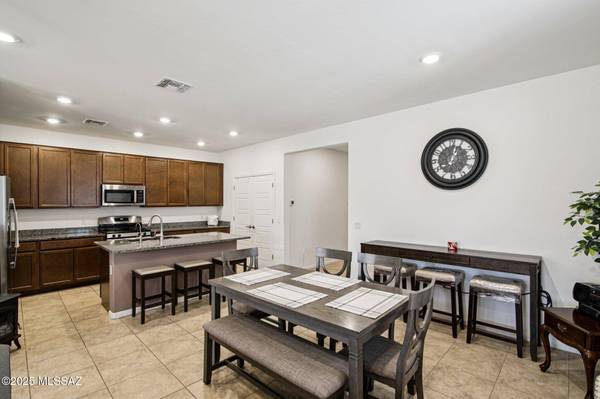 7803 S Sugarbend Drive, Tucson, AZ 85757