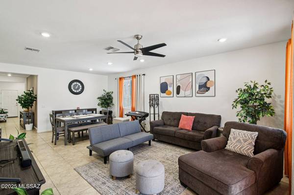 7803 S Sugarbend Drive, Tucson, AZ 85757