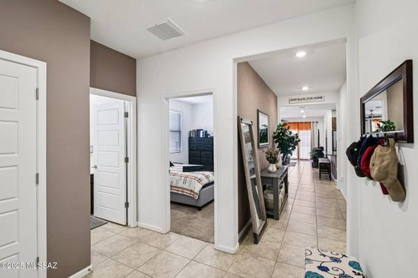 7803 S Sugarbend Drive, Tucson, AZ 85757