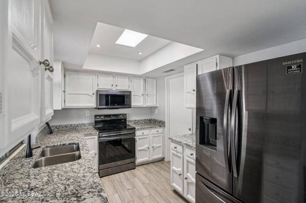 2439 N Shade Tree Circle, Tucson, AZ 85715