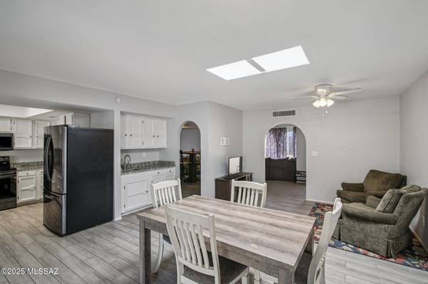 2439 N Shade Tree Circle, Tucson, AZ 85715