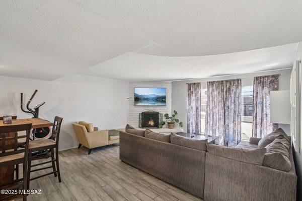 2439 N Shade Tree Circle, Tucson, AZ 85715