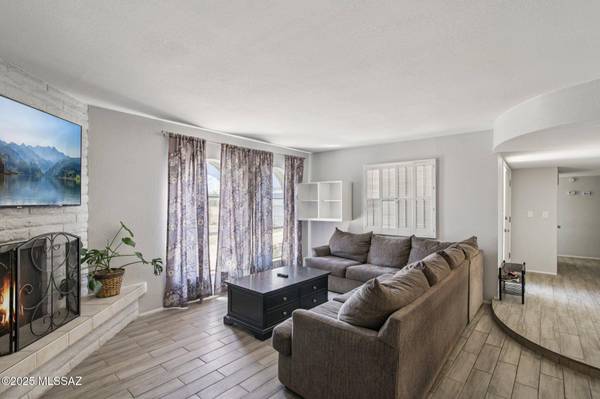 2439 N Shade Tree Circle, Tucson, AZ 85715