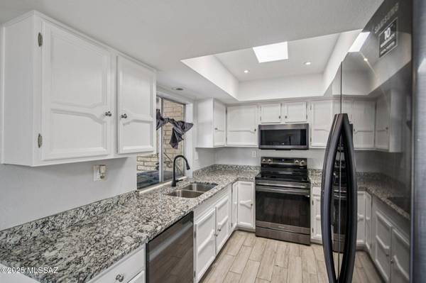 2439 N Shade Tree Circle, Tucson, AZ 85715