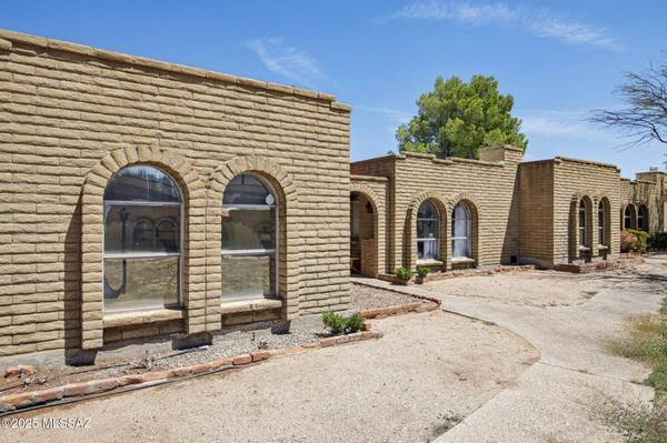 2439 N Shade Tree Circle, Tucson, AZ 85715