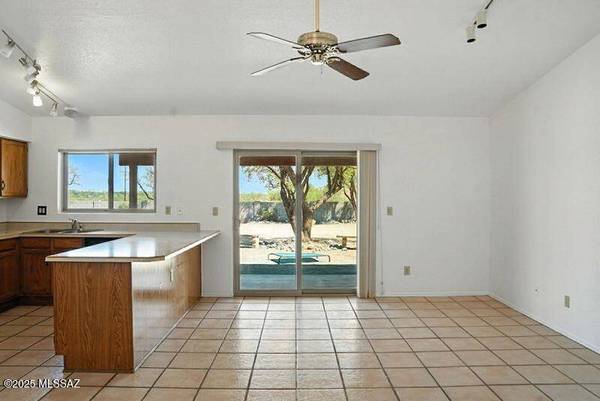 1250 S Bison Drive, Tucson, AZ 85713