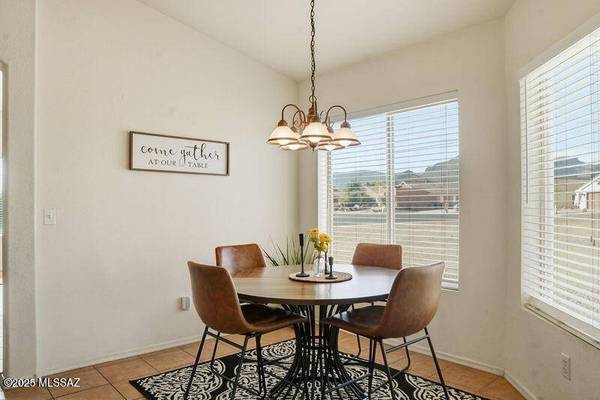 8000 W Mural Hill Drive, Tucson, AZ 85743