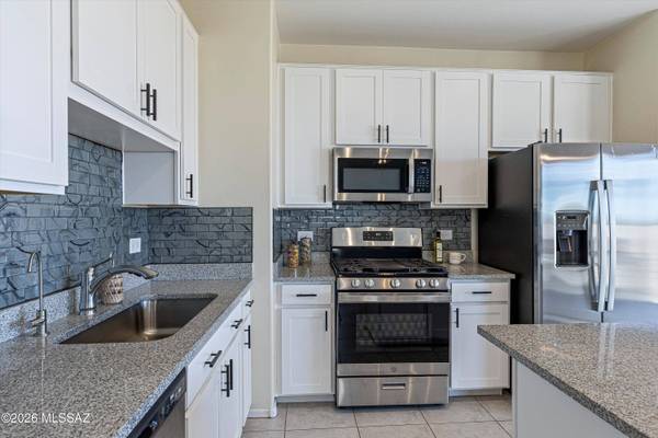 21727 E Holstein Way, Red Rock, AZ 85145