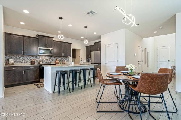 11299 S Weismann Dr, Vail, AZ 85641