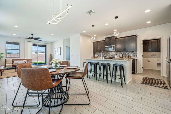 11299 S Weismann Dr, Vail, AZ 85641