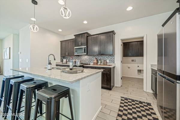 11299 S Weismann Dr, Vail, AZ 85641
