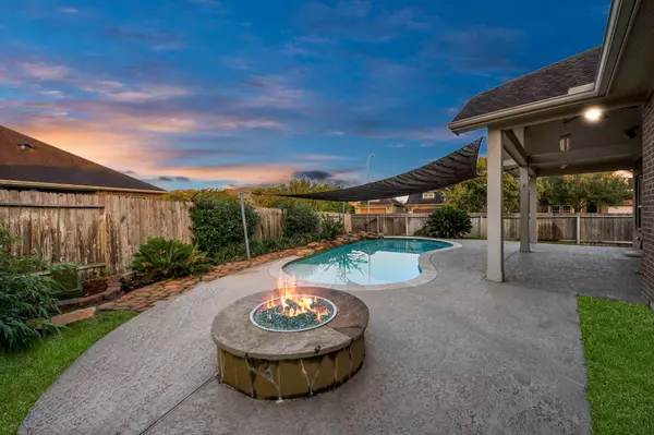 439 Cascade Oaks LN, Richmond, TX 77406