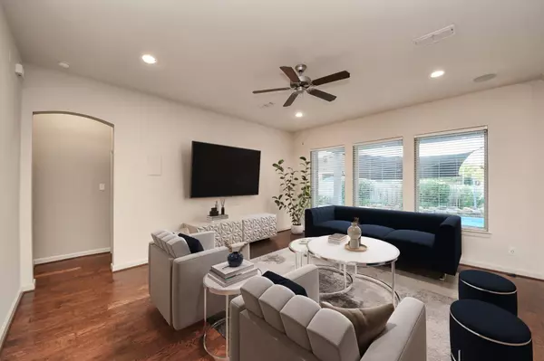 439 Cascade Oaks LN, Richmond, TX 77406