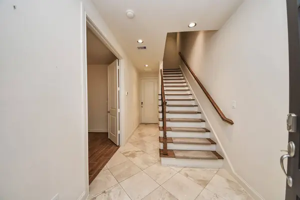 2061 Fannin STA N, Houston, TX 77045