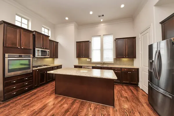 2061 Fannin STA N, Houston, TX 77045